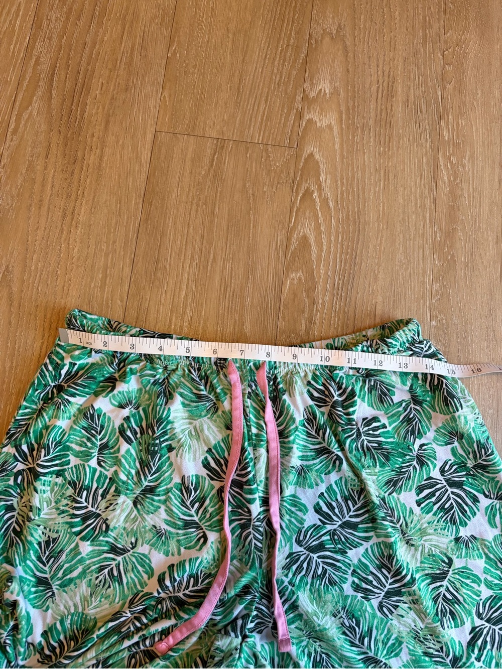 Tropical Green Leaf-Print Short-Sleeve & Capris Pajama Set - Picture 15 of 16